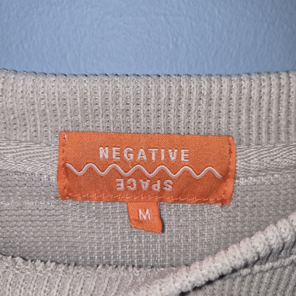 Negative Space Ribbed Crewneck - Picture 3 of 6